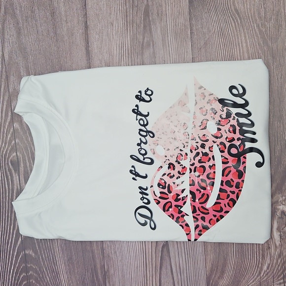 Tops - Don't Forget To Smile Whitw Graphic Tee With Pink Leopard Print Lips New